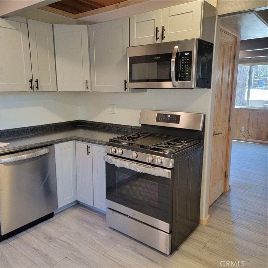 221 Imperial Ave - Photo 7 of 17