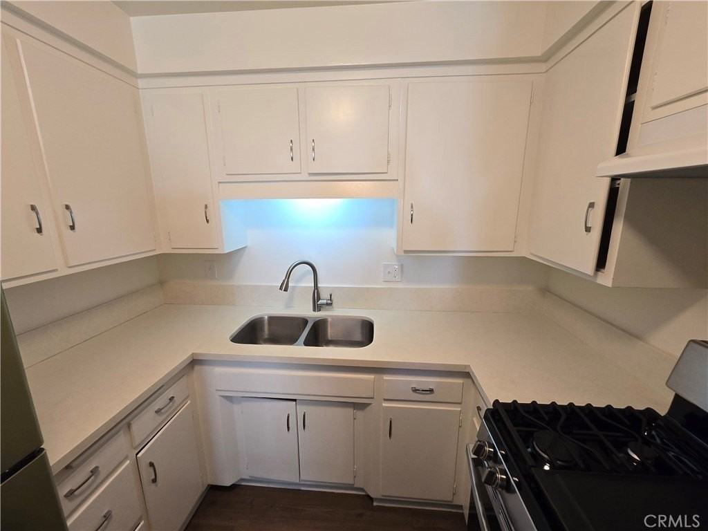 123 W Lomita Ave #2 - Photo 6 of 19