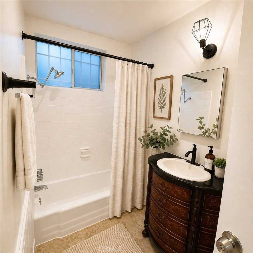218 E Hyde Park Blvd - Photo 4 of 6