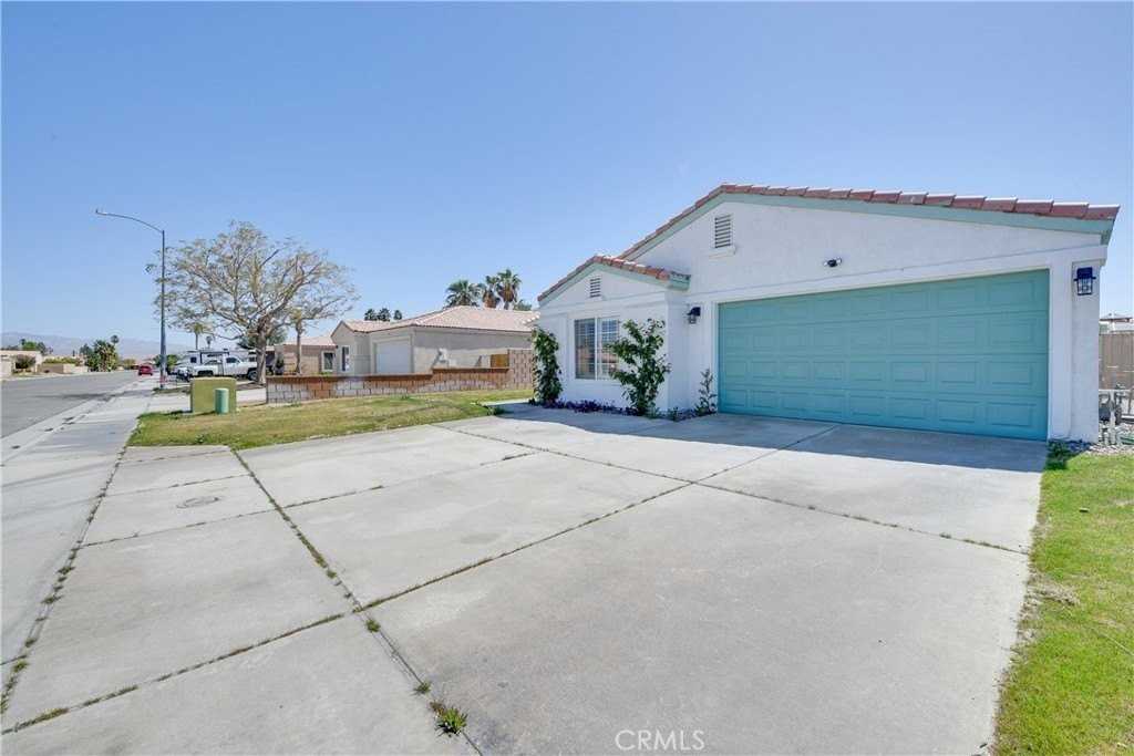 82235 Calico Ave - Photo 3 of 19