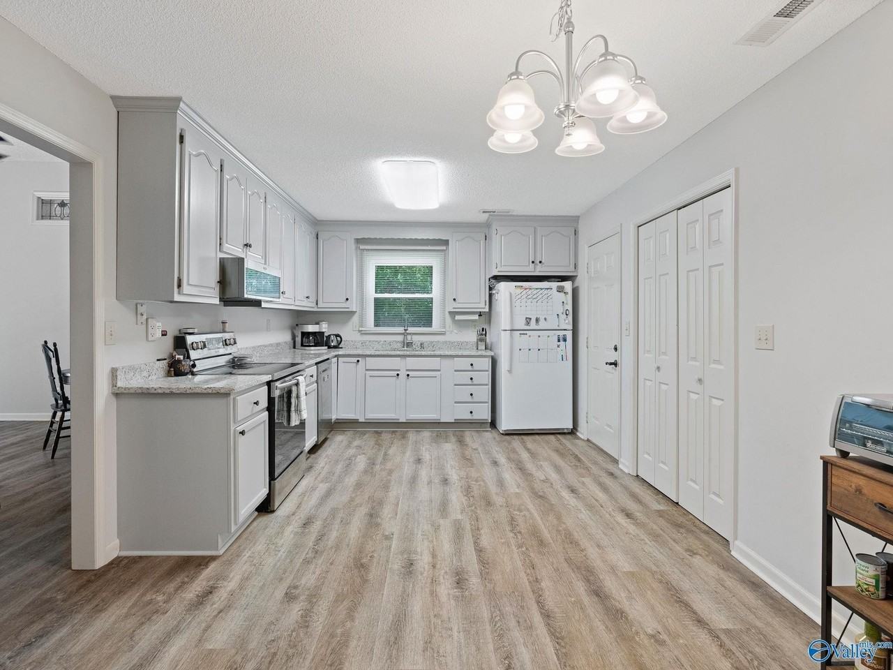 105 Whisperbrook Cir - Photo 3 of 15