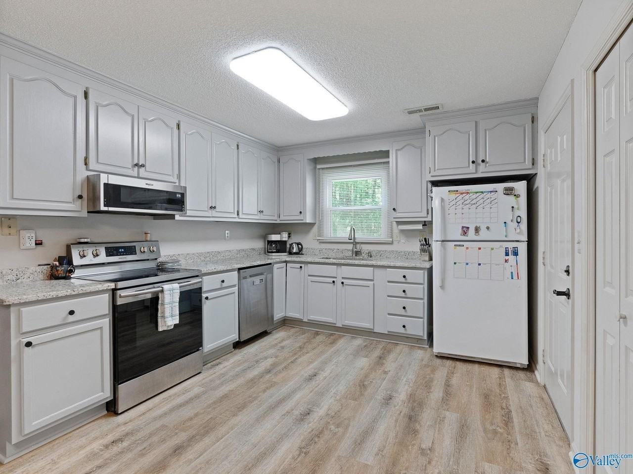105 Whisperbrook Cir - Photo 4 of 15