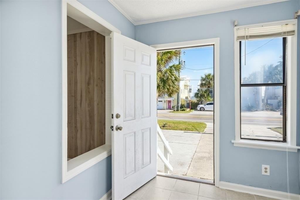 2337A S Fletcher Ave - Photo 3 of 15