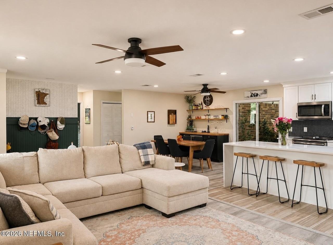 8970 Chiswick Ct - Photo 3 of 15