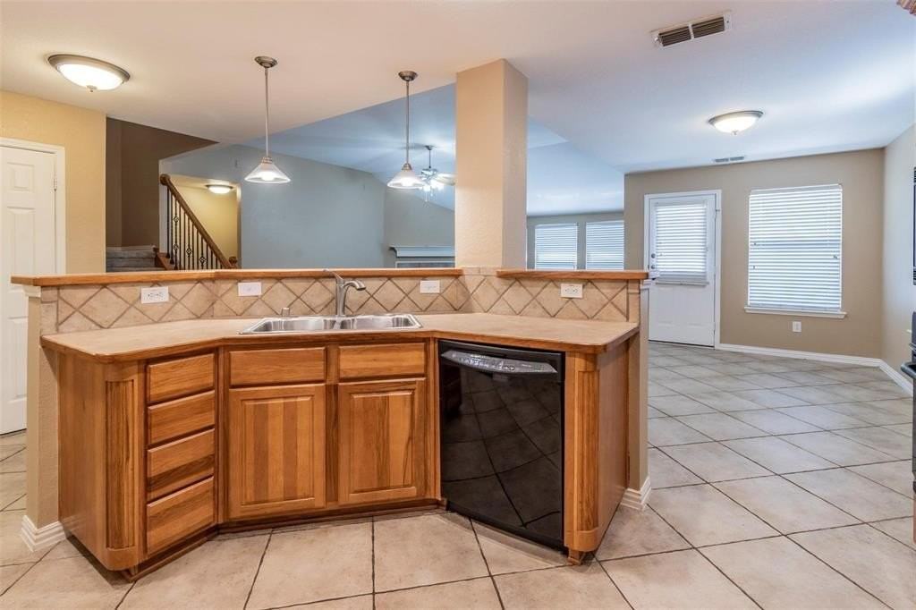 2017 Lake Highlands Dr - Photo 7 of 37
