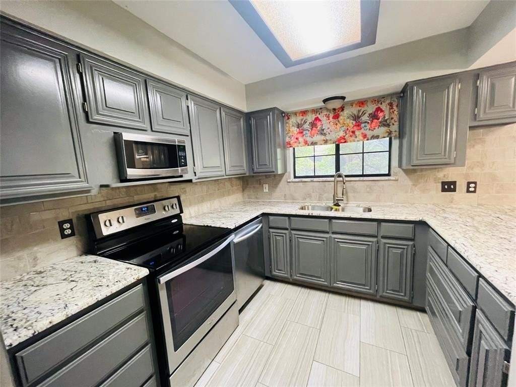 2 Hastings Ct - Photo 3 of 16