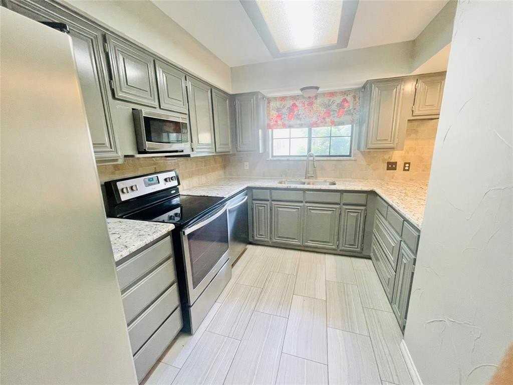 2 Hastings Ct - Photo 4 of 16