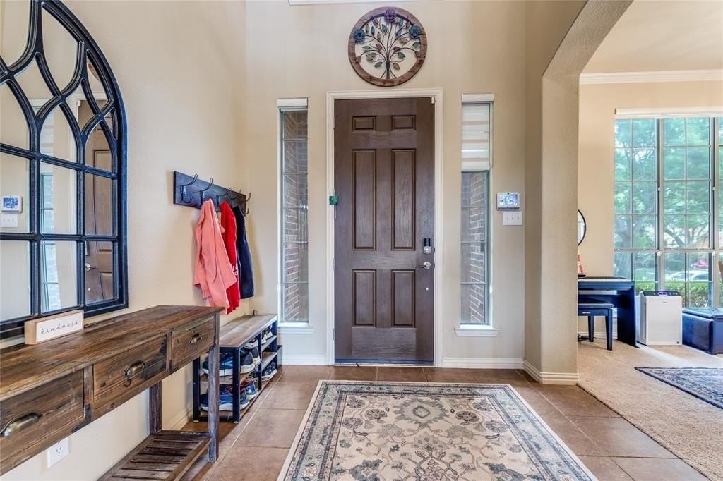 11091 Apple Valley Dr - Photo 4 of 32