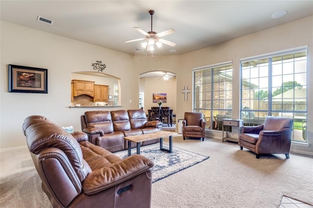 11091 Apple Valley Dr - Photo 5 of 32