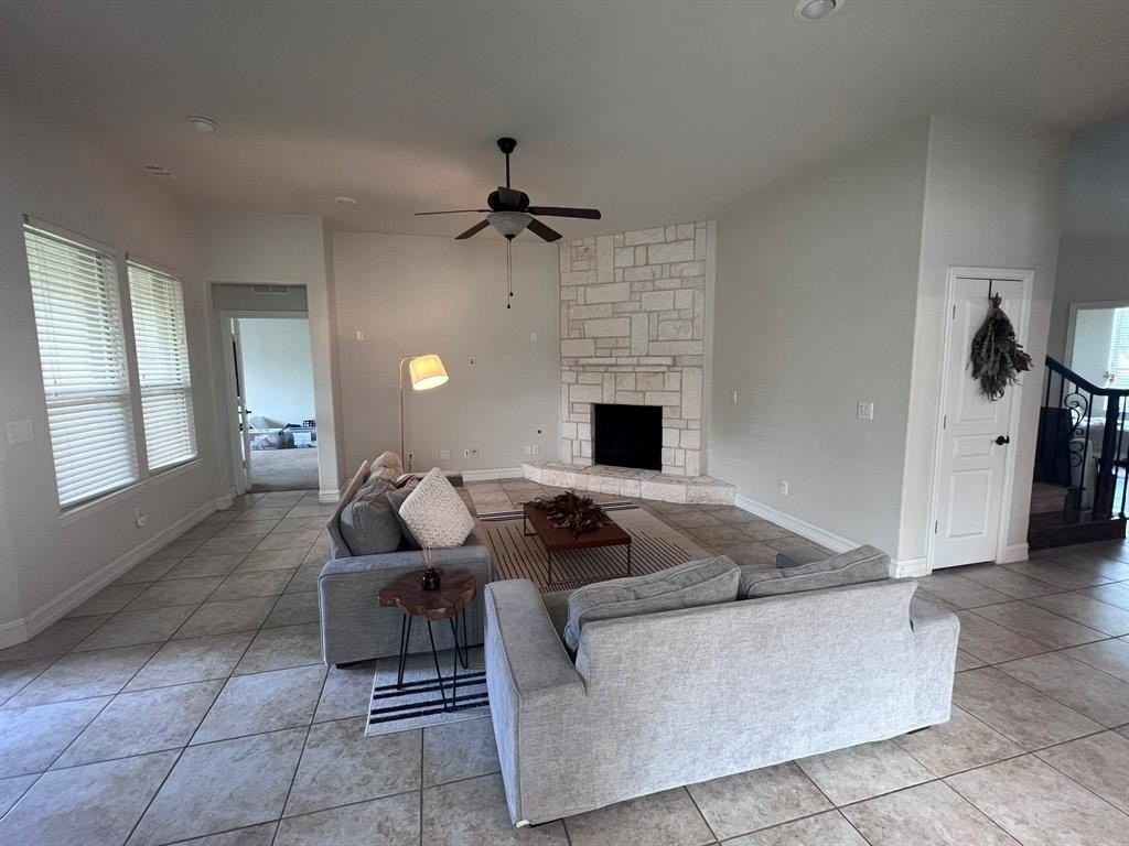 1059 Enchanted Rock Dr - Photo 2 of 19