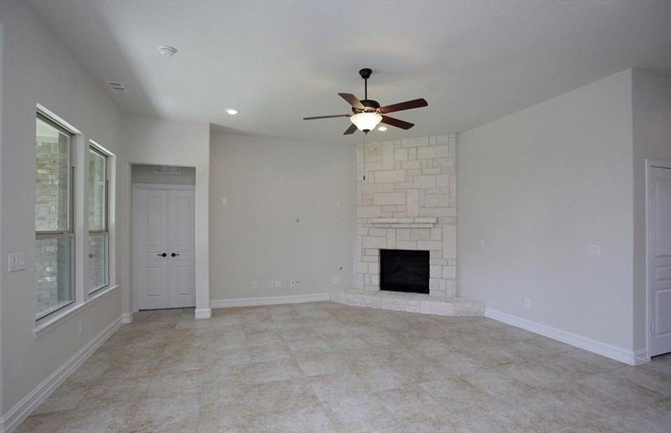 1059 Enchanted Rock Dr - Photo 3 of 19