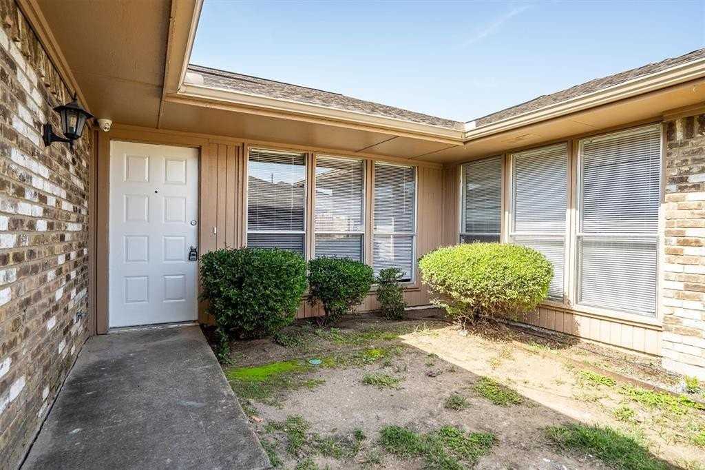 2223 Woodcreek #B - Photo 4 of 28