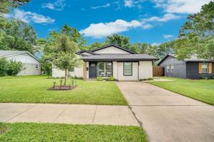 featured image of 206 E Chico Dr