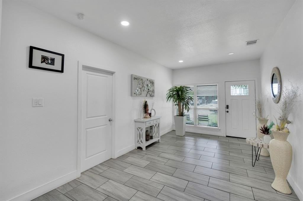 206 E Chico Dr - Photo 4 of 16