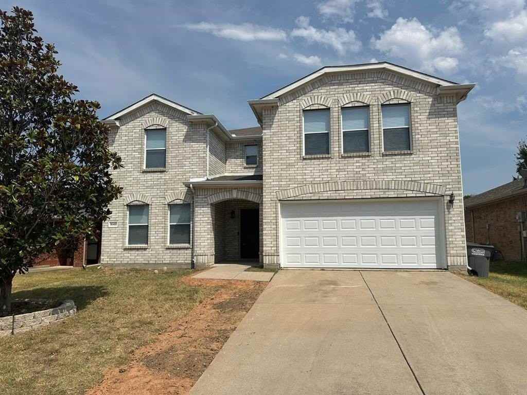1649 Crown Point Dr - Photo 2 of 34