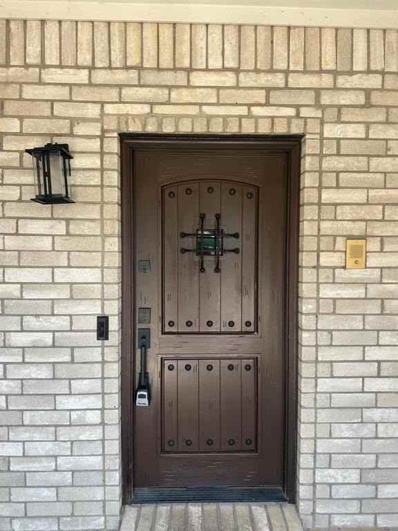 1649 Crown Point Dr - Photo 3 of 34