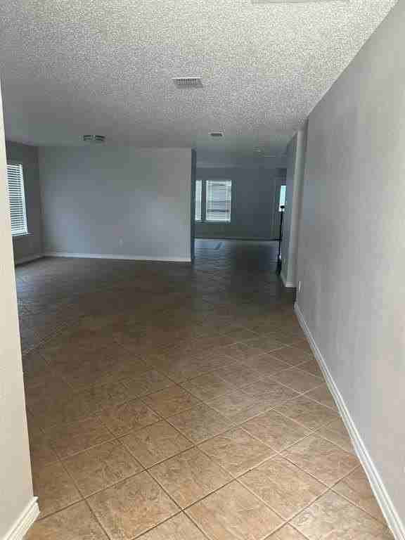 1649 Crown Point Dr - Photo 4 of 34
