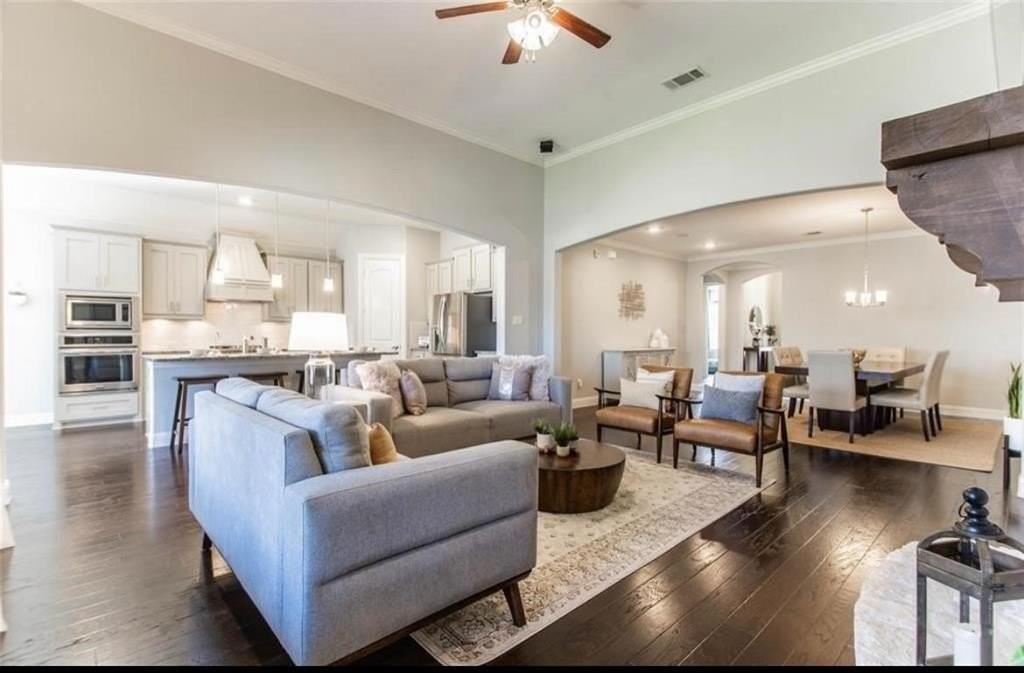 10704 Frost Pl - Photo 3 of 9