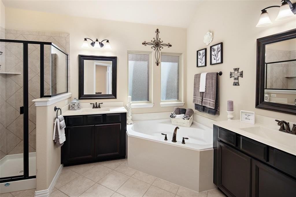11828 Hamptonbrook Dr - Photo 3 of 11