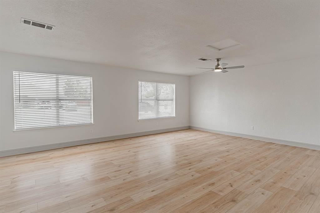 1911 Se 14th St - Photo 5 of 26