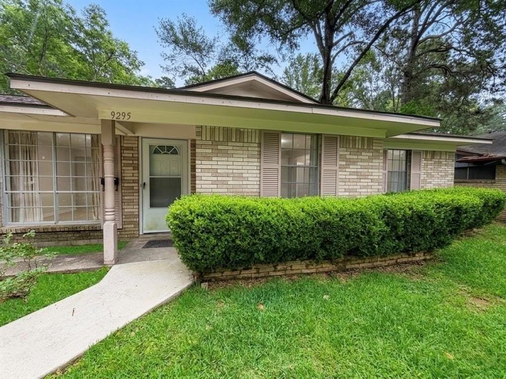 9295 Savanna Dr - Photo 2 of 16