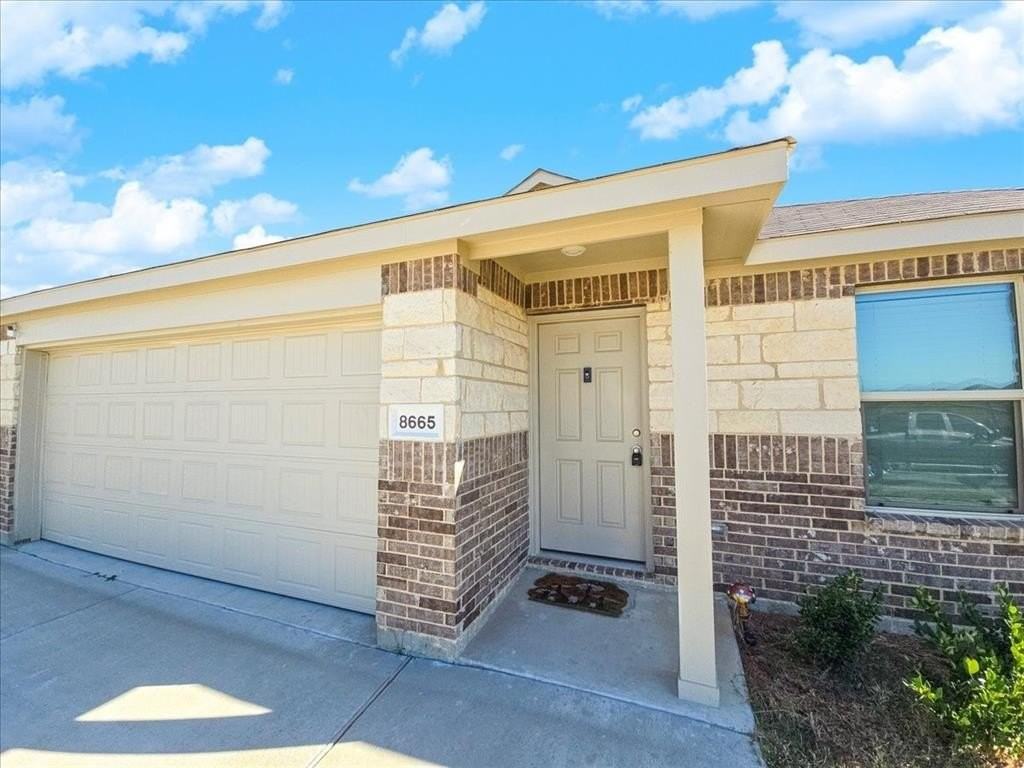 8665 Becker Ave - Photo 4 of 28