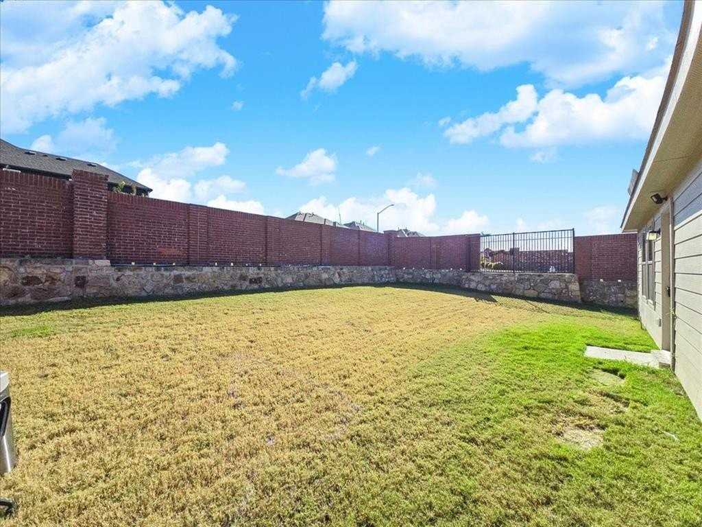 8665 Becker Ave - Photo 6 of 28