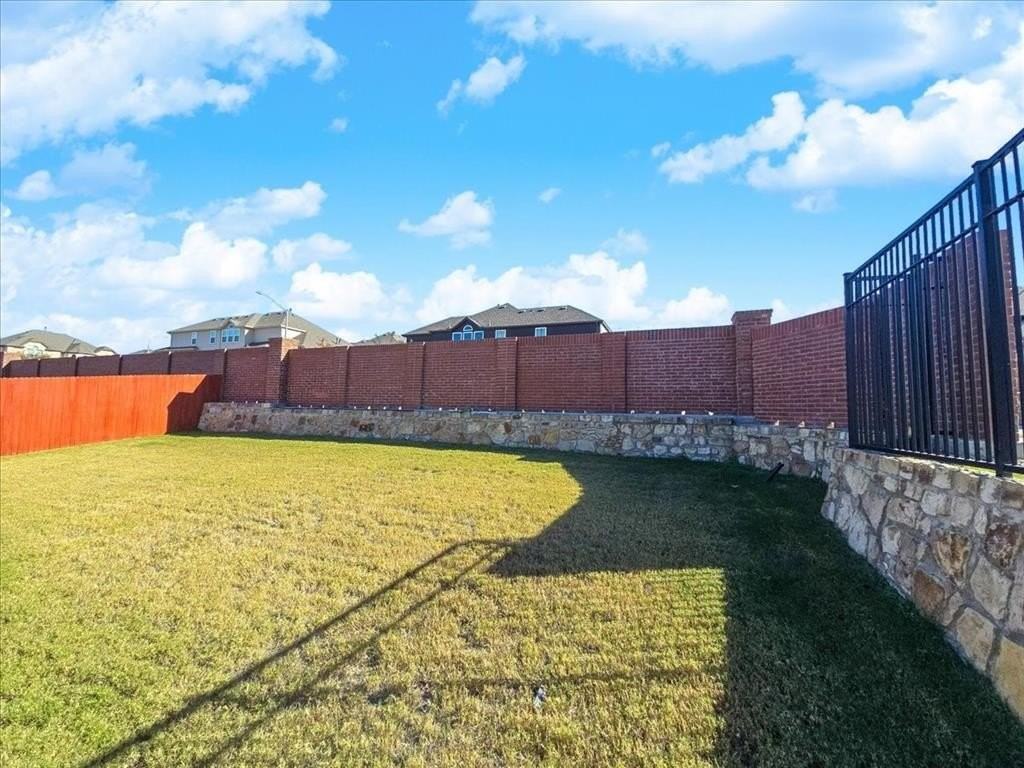 8665 Becker Ave - Photo 7 of 28
