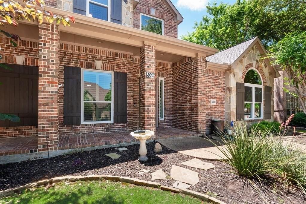 5069 Lakehill Blvd - Photo 3 of 39