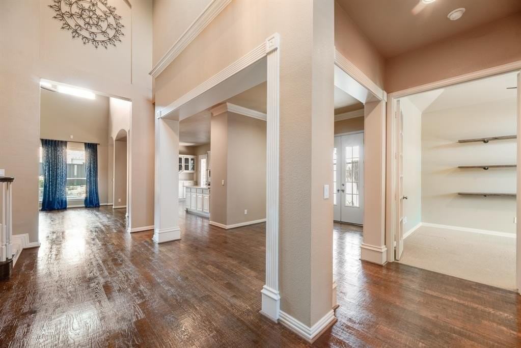 5069 Lakehill Blvd - Photo 5 of 39