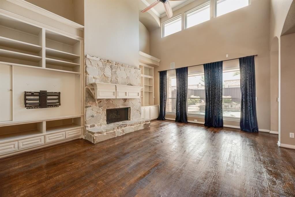 5069 Lakehill Blvd - Photo 7 of 39
