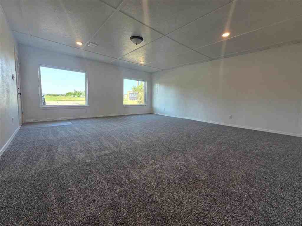 912 W Main St - Photo 4 of 18