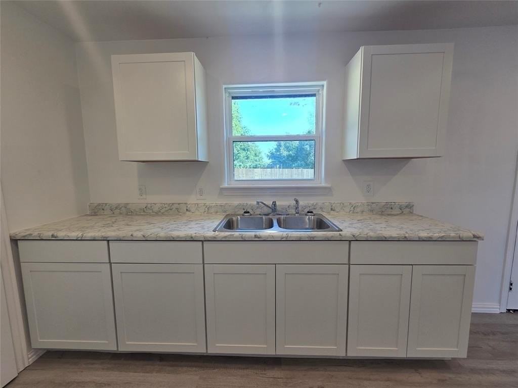 912 W Main St - Photo 7 of 18
