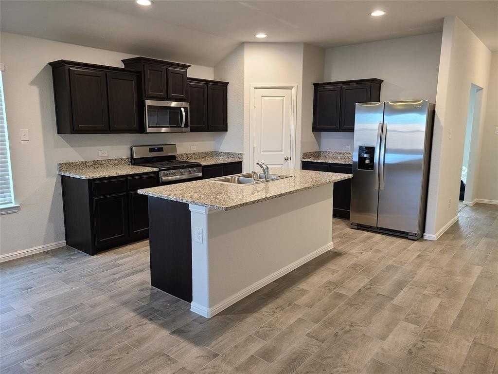 2221 Myrtle Beach Dr - Photo 3 of 7