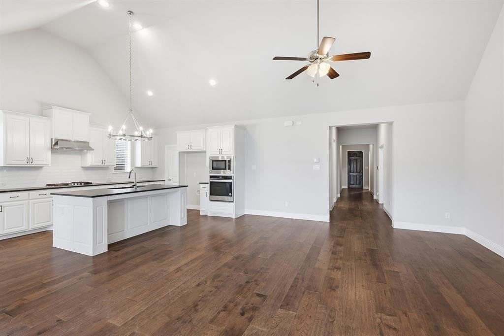 12109 Prudence Dr - Photo 4 of 33