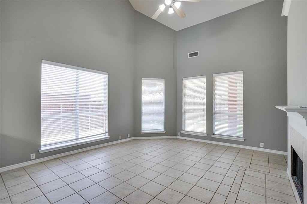 7657 Ravenhill Dr - Photo 3 of 29