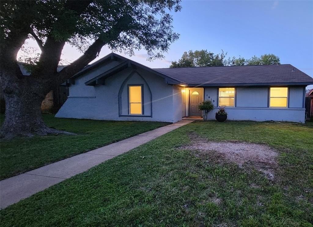 1619 Glenhill Ln - Photo 3 of 39