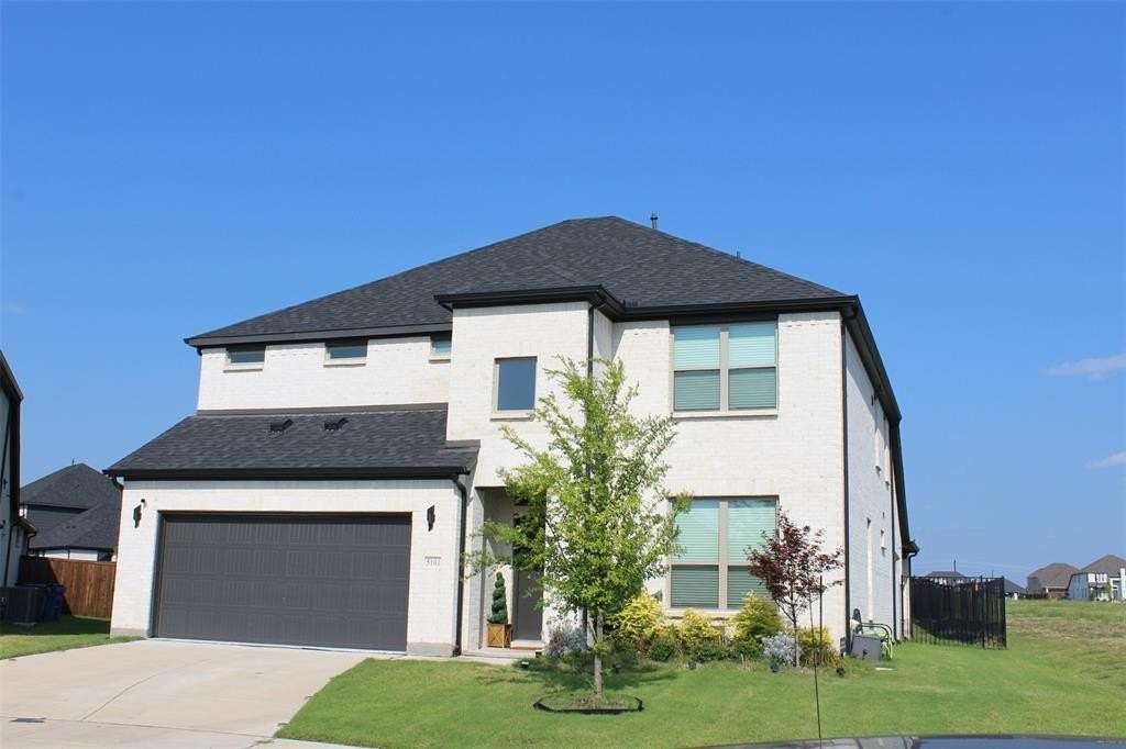 5101 Beechtree Ln - Photo 4 of 33