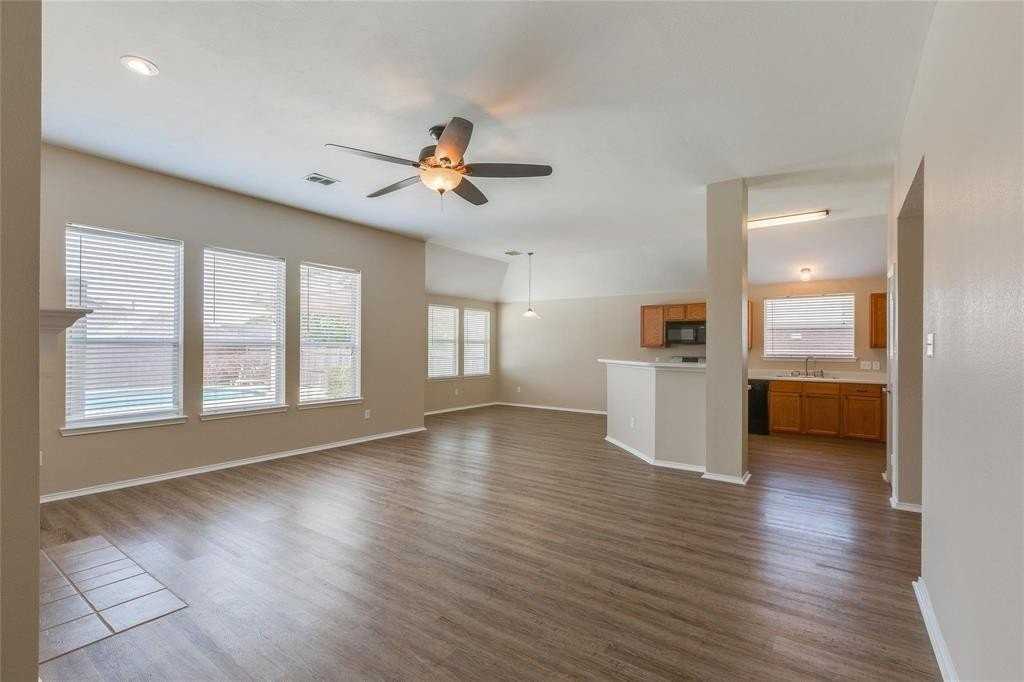 111 Wandering Dr - Photo 4 of 25