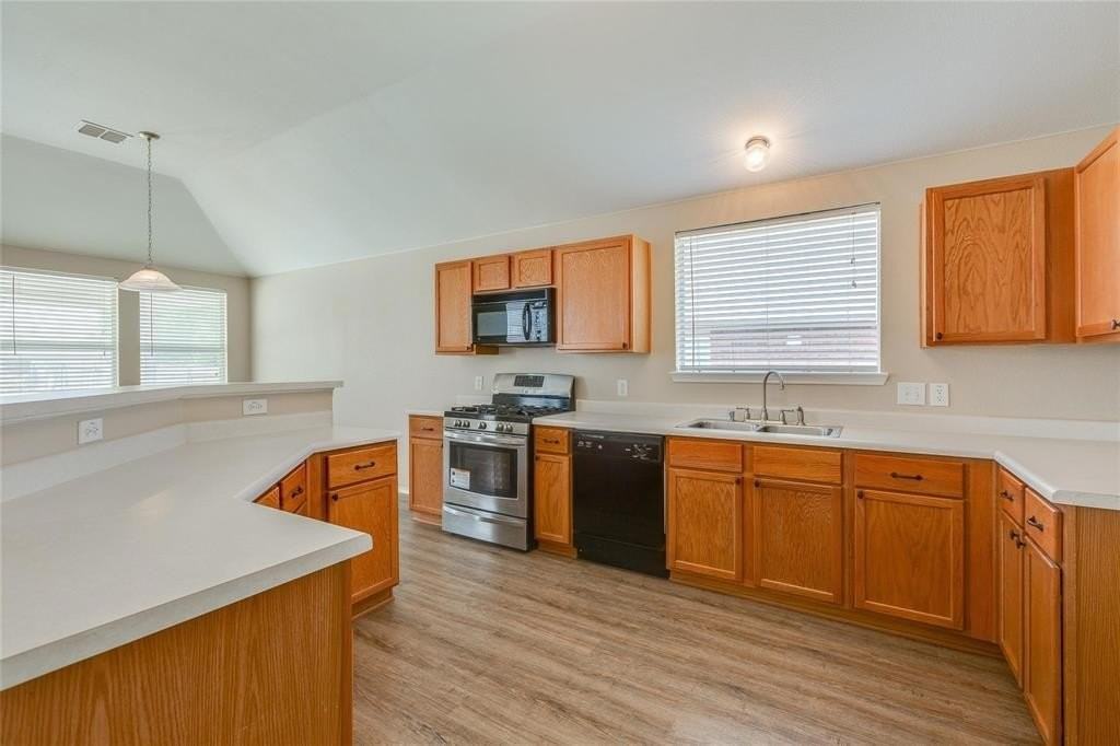 111 Wandering Dr - Photo 5 of 25