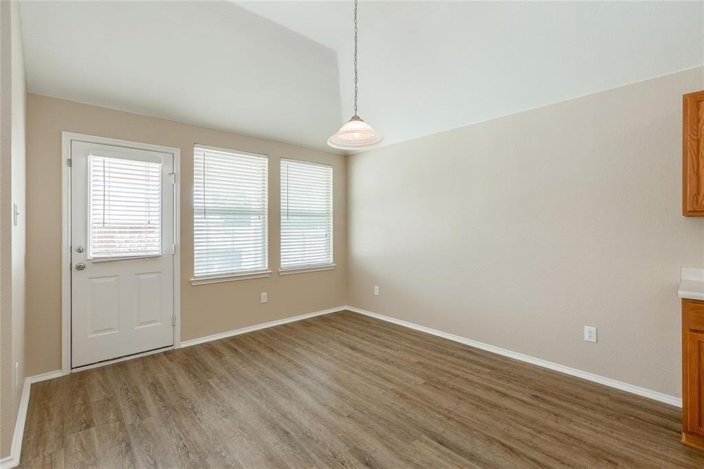 111 Wandering Dr - Photo 6 of 25