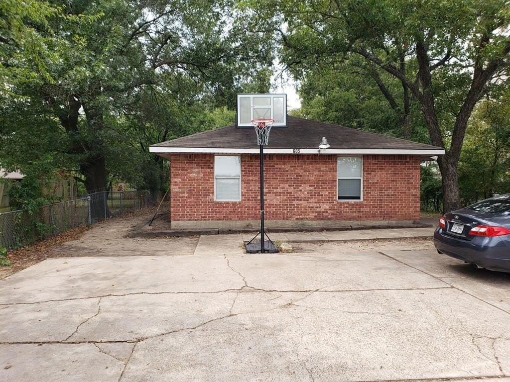 605 Nw Main St