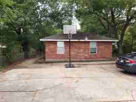 featured image of 605 Nw Main St