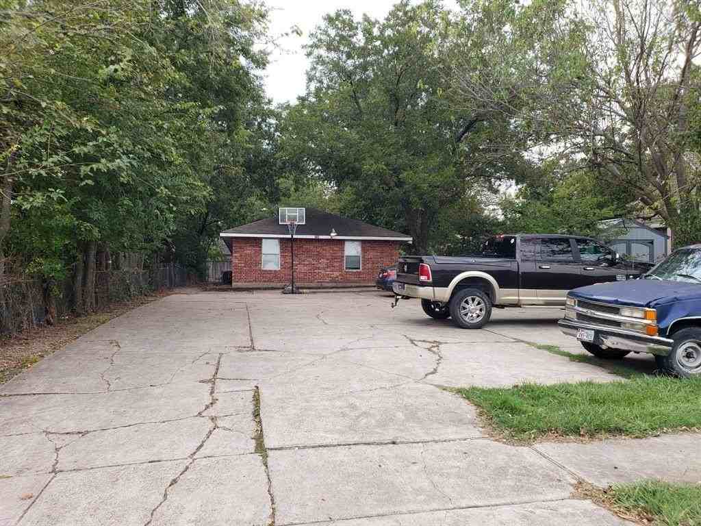 605 Nw Main St - Photo 2 of 9