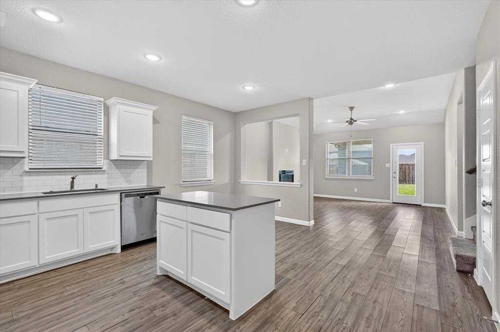 3439 Flatiron Dr - Photo 6 of 32