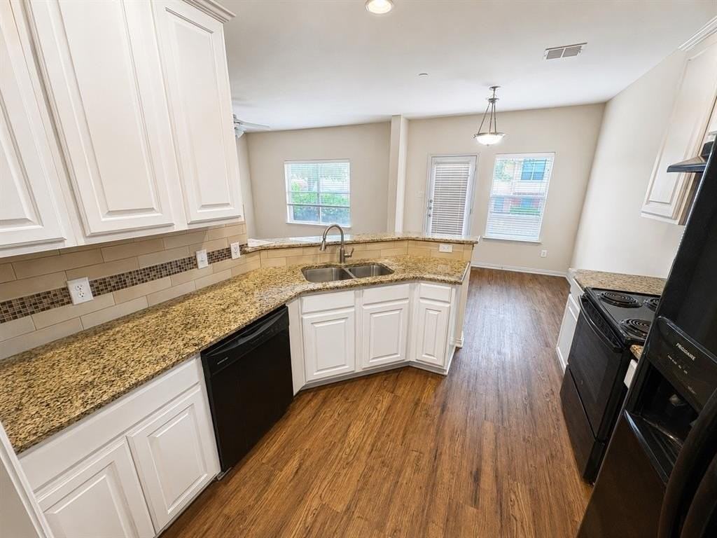 8735 Manhattan Ave - Photo 3 of 13