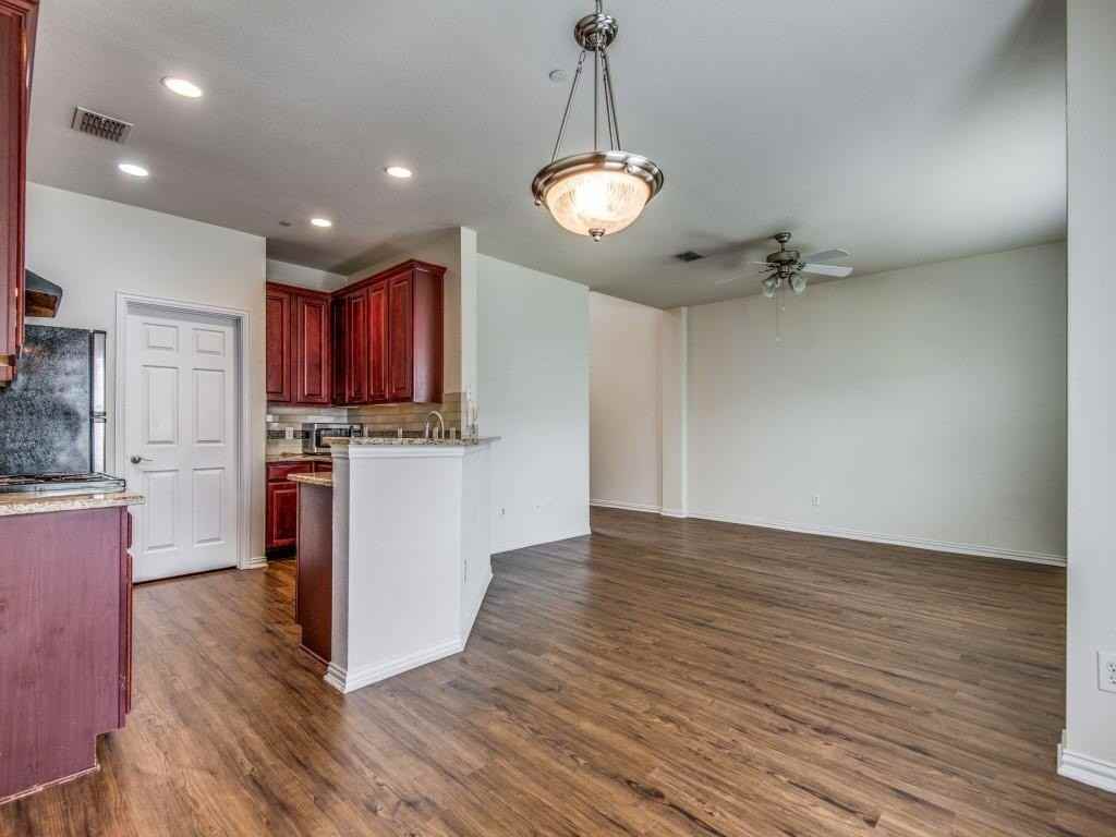 8735 Manhattan Ave - Photo 4 of 13