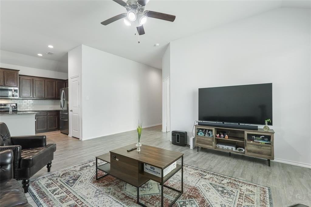 1704 Emilia Dr - Photo 3 of 17
