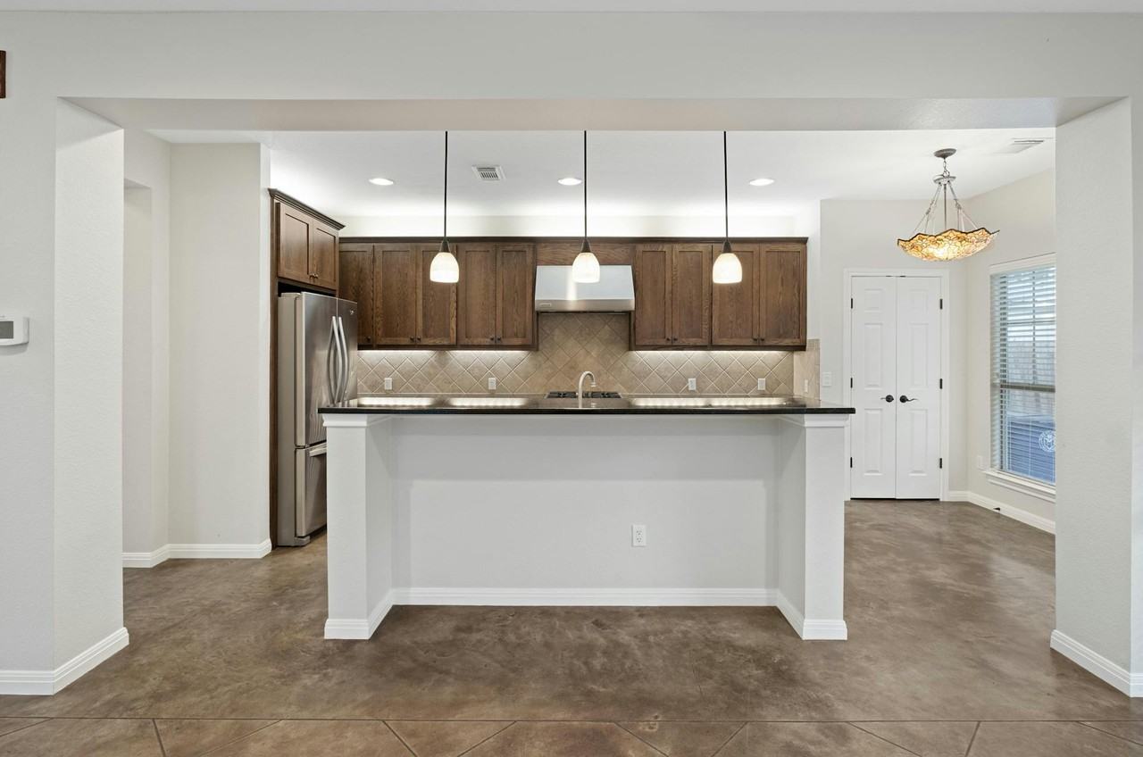 2502 W 7th St #1 - Photo 3 of 10