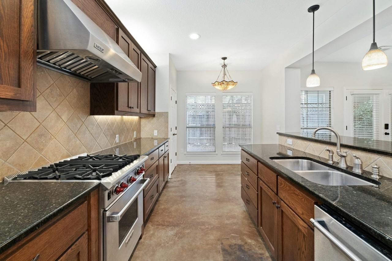 2502 W 7th St #1 - Photo 4 of 10
